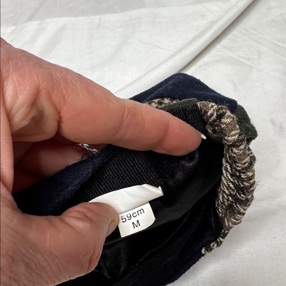 Guinness Multicolor Patchwork Tweed Flat Cap. Size M (59 cm). - Picture 8 of 9